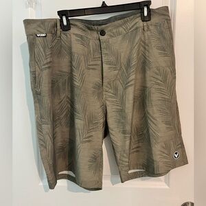 EUC Kirra Australia HSD Palm Print Shorts, Size 38